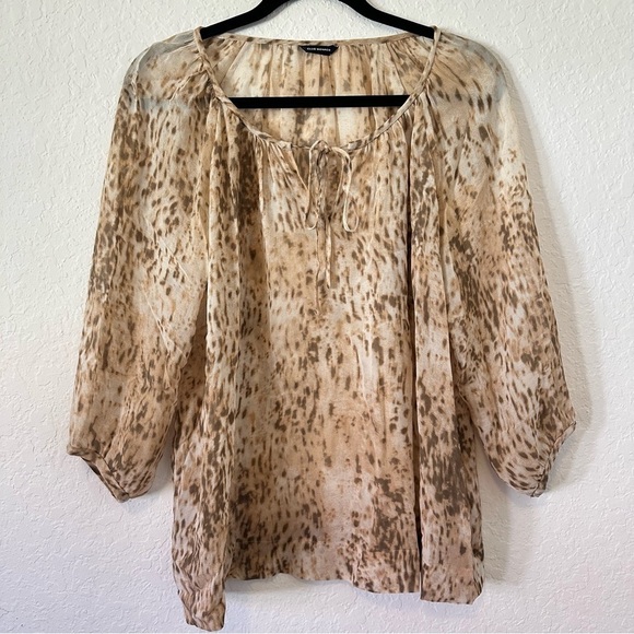 Club Monaco Tops - Club Monaco Silk Animal Print Blouse Size Medium